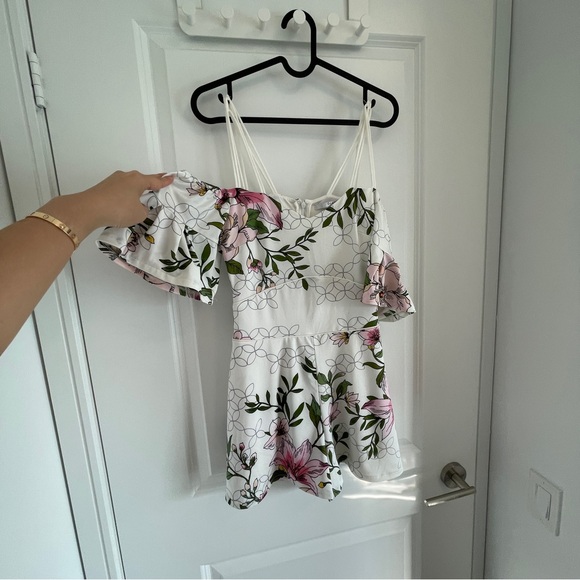 Guess floral romper size small - Picture 5 of 11